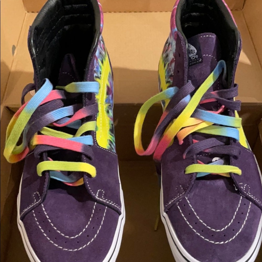 Vans - Picture 2 of 4